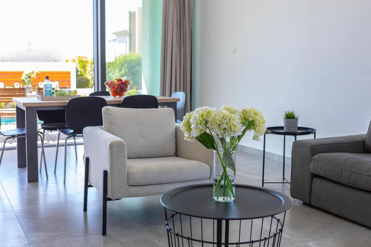 Villa Yria Coral Bay Bagian luar foto